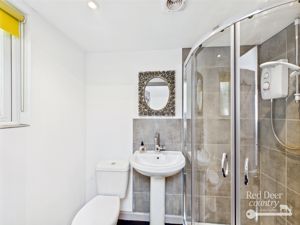 Gym Shower Room- click for photo gallery